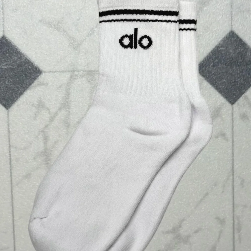 Alo Yoga Throwback Sock 3 Pair Lot White Black Stripe Crew Quarter Socks Sz S